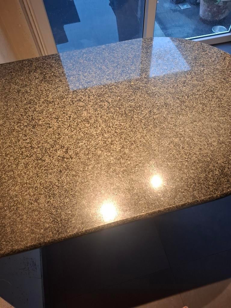Tafel graniet,muurbevestiging plus 1 poot, Ophalen
