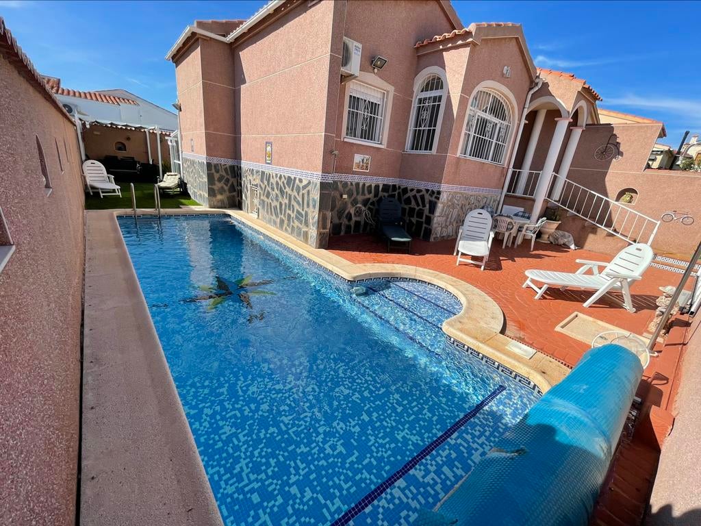 Prachtige villa aan zee met privézwembad, Alicante