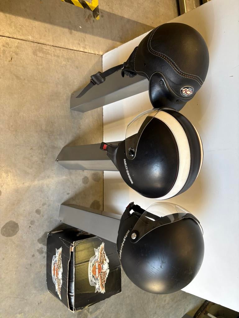 Harley Davidson helmen, Ophalen