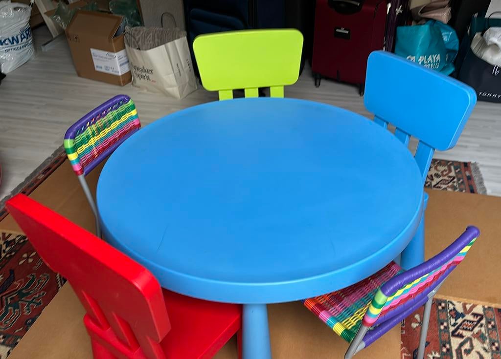 Ikea kindertafel met stoeltjes, Kinderen en Baby's, Ophalen, Zo goed als nieuw