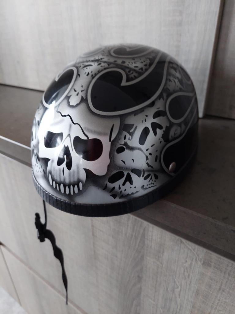 Casque de moto M, Enlèvement, M