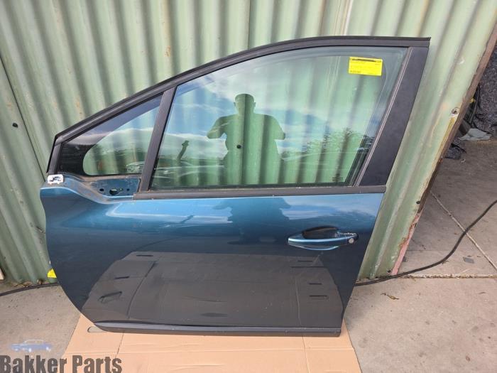 Portier 4Deurs links-voor van een Peugeot 2008 (EDZ), Gebruikt, -, Deur, -