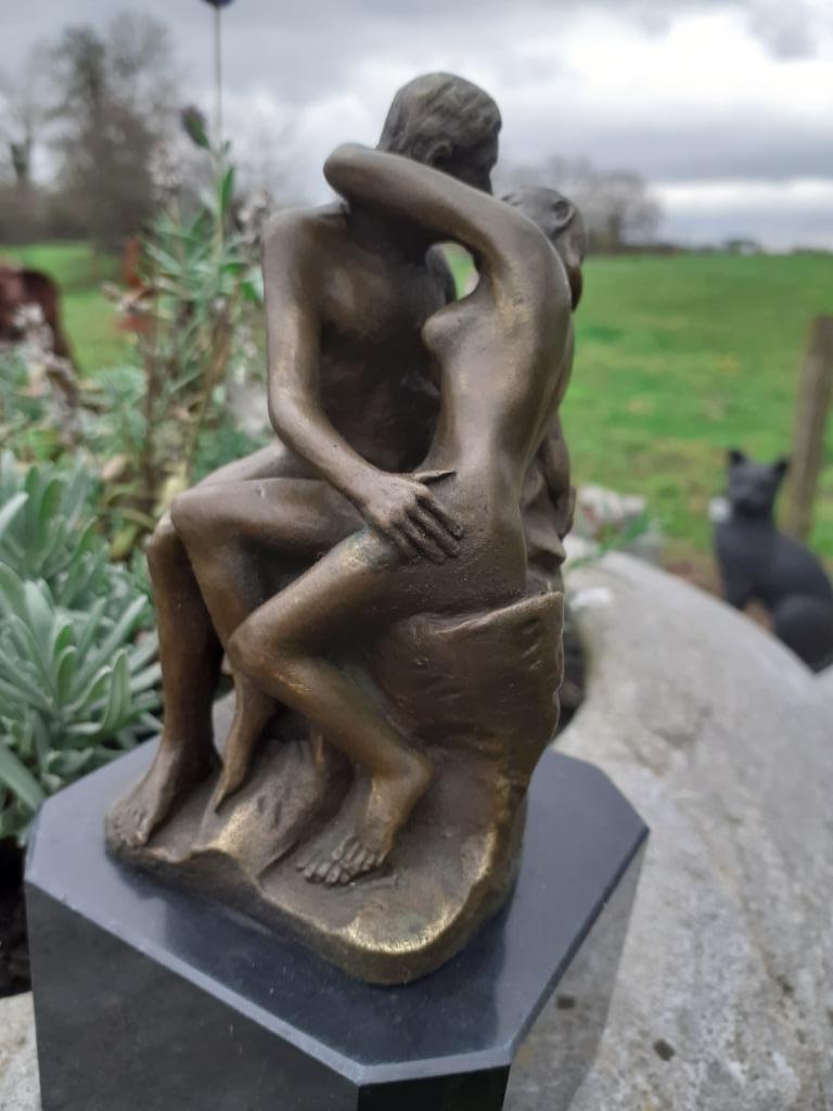Schitterend brons op marmeren sokkel (de kus van Rodin), Antiek en Kunst, Ophalen of Verzenden, Brons