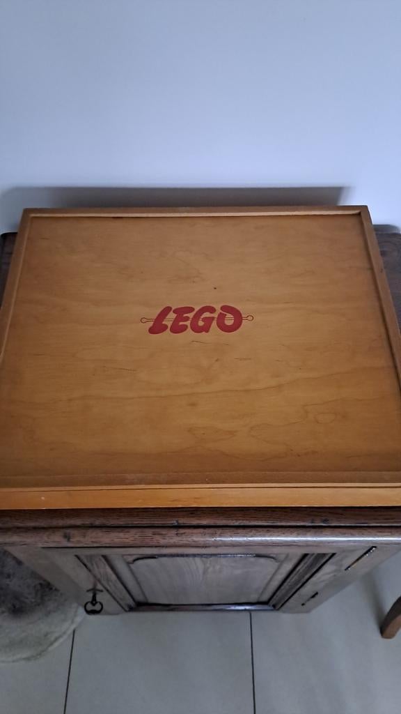 Boite Lego en bois avec dépliants, Enlèvement, Comme neuf