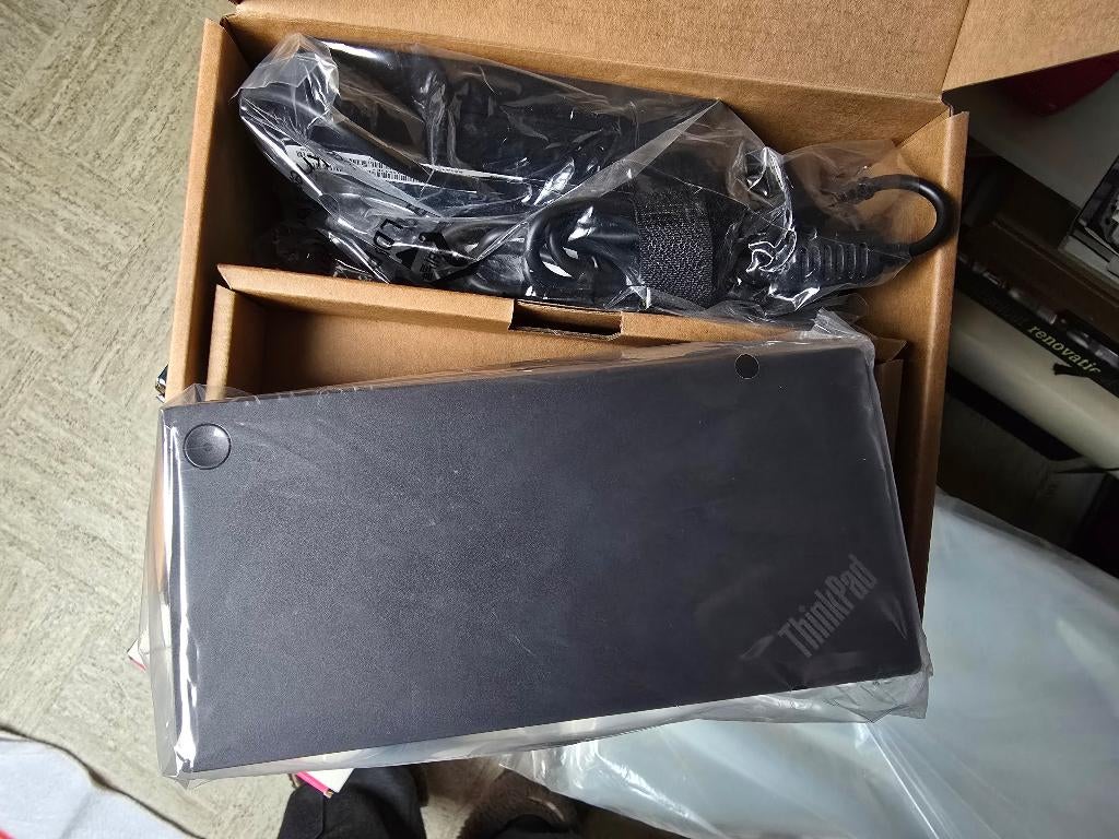 Lenovo Thinkpad Universal USB-C dock v2, Enlèvement ou Envoi, Neuf, Station d'accueil, Portable