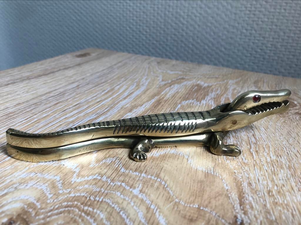 Casse noix crocodile laiton vintage, Enlèvement ou Envoi