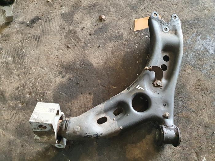 Bras de suspension haut avant gauche d'un Volkswagen Golf, Volkswagen, -, 3 mois de garantie, Utilisé