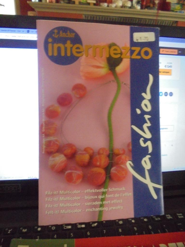 Intermezzo, Boeken, Ophalen of Verzenden, Gelezen