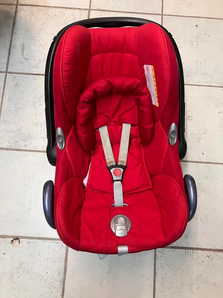 Maxi cosi Pebble, voetenzak en isofix (familyfix) basis, Ophalen, Autogordel of Isofix, Gebruikt, Slaapstand