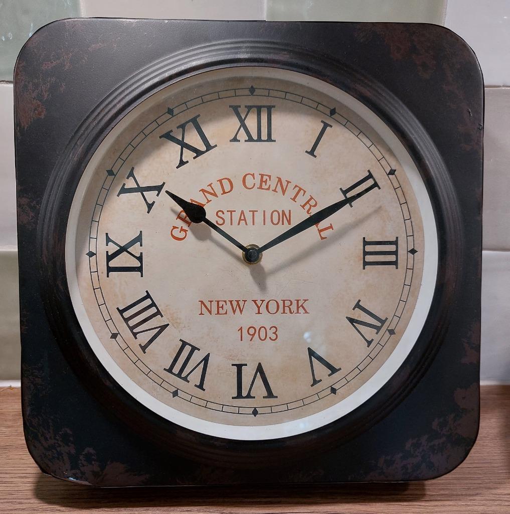 Klok industriële retro look Grand Central Station 30x30 cm, Ophalen of Verzenden, Zo goed als nieuw, Analoog, Wandklok