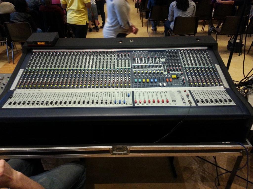 Soundcraft MH2-32, Ophalen, Zo goed als nieuw, 20 kanalen of meer, Microfooningang