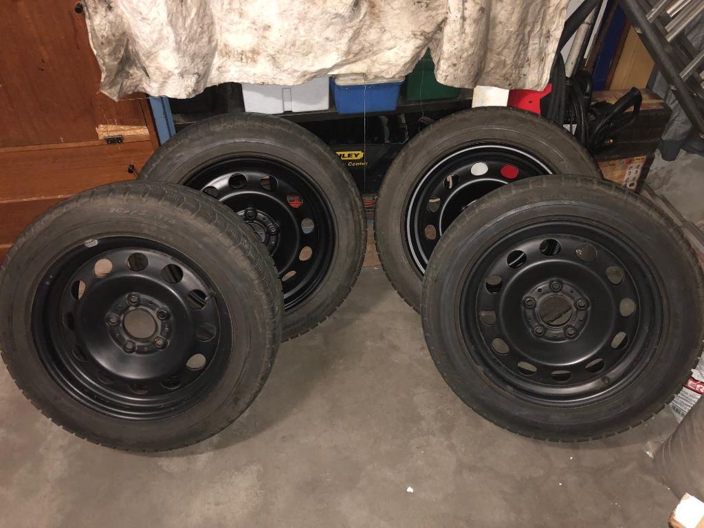 4 winterbanden op stalen velgen, stonden op een Bmw 3 reeks, Auto-onderdelen, Banden en Velgen, Ophalen, Gebruikt, Velg(en), 16 inch