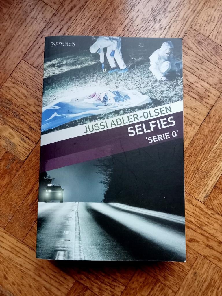 Jussi Adler-Olsen: Selfies - Serie Q, Boeken, Thrillers, Gelezen, Nederland, Ophalen of Verzenden