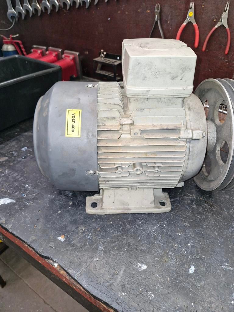 Electrische motor 400 volt, Ophalen