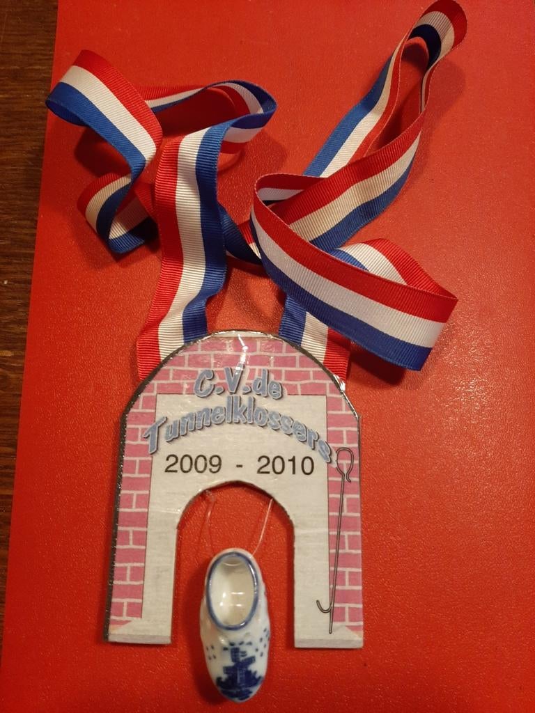 Carnaval medaille/speldjes C.v. de Tunnelklossers, Verzamelen, Ophalen of Verzenden
