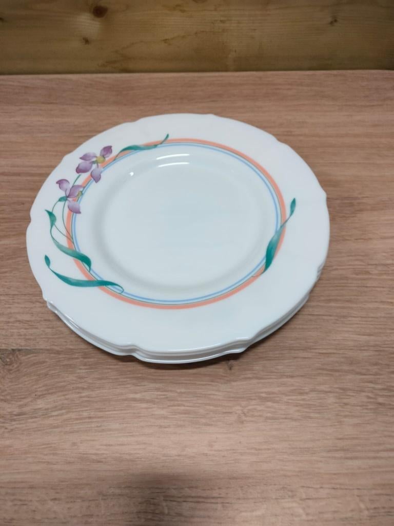 Arcopal borden met paarse bloem, Ophalen of Verzenden, Zo goed als nieuw, Glas, Bord(en)