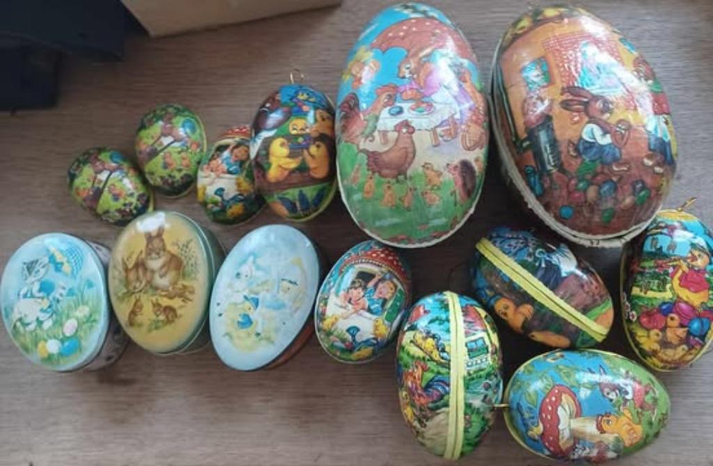 Anciens oeufs de  Pâques en carton,boîtes en tôle  Côte d'Or, Enlèvement, Utilisé