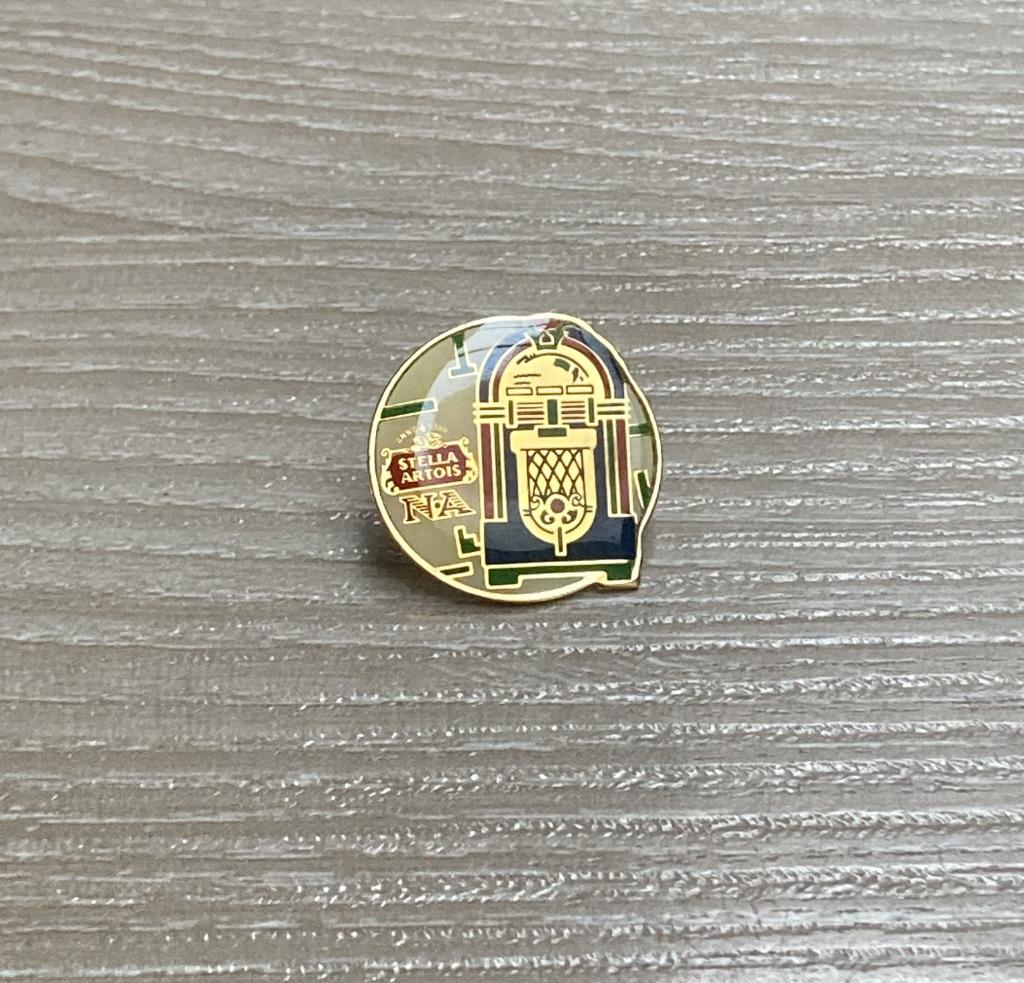 PIN - STELLA ARTOIS - BIER - BIÈRE - BEER - JUKEBOX, Envoi, Utilisé, Marque, Insigne ou Pin's