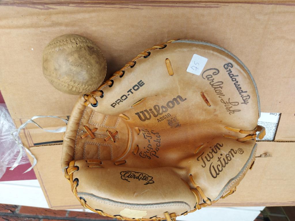 gant de base ball avec ballon, Enlèvement ou Envoi, Comme neuf, Baseball, Gant