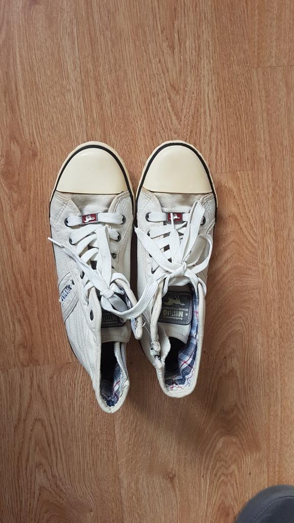 Sneakers mustang, Ophalen, Sneakers