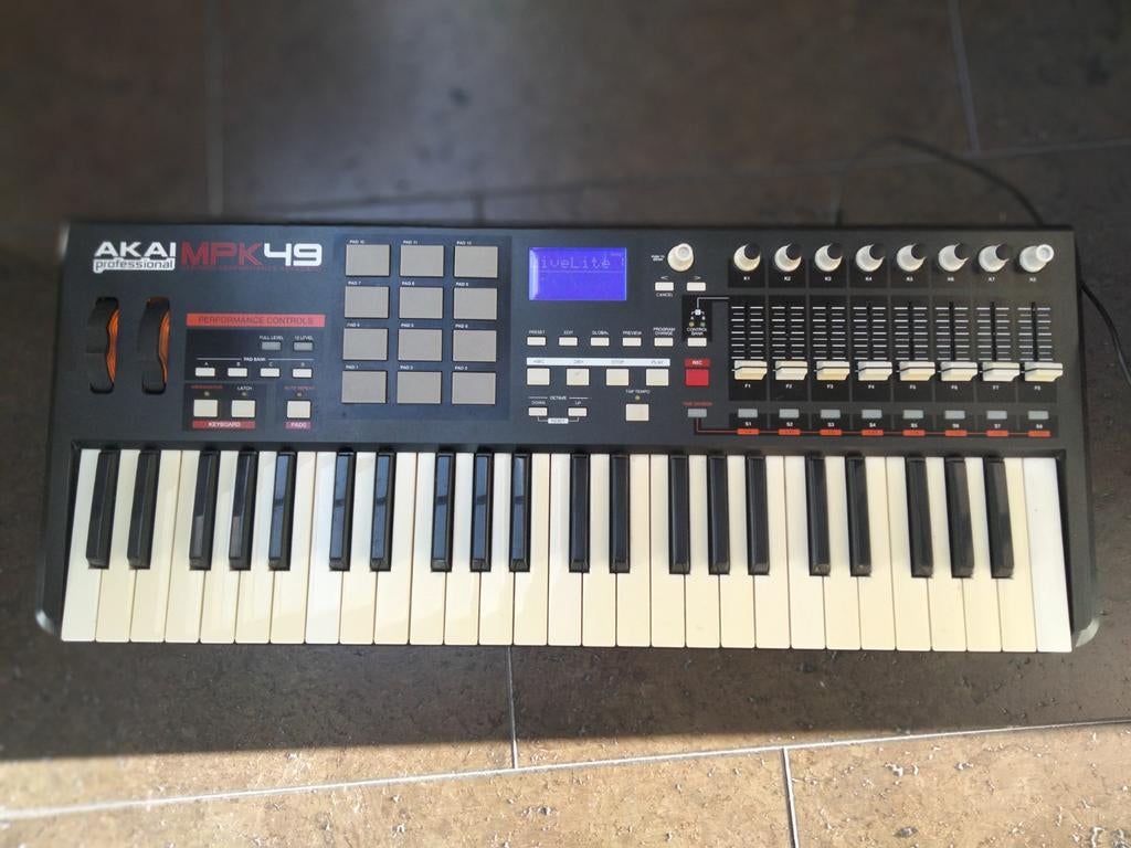 Akai mpk49, Enlèvement