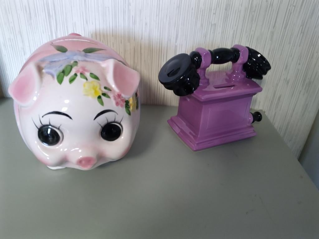 2 spaarpotten  , telefoon is vintage genummerd, Ophalen