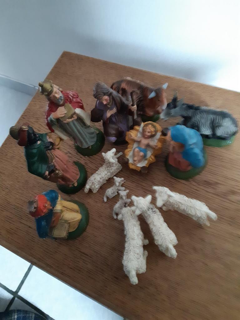 Sujets de crèches en résine, Enlèvement, Comme neuf