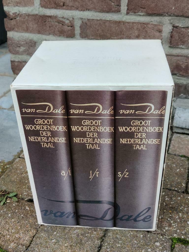 Van dale groot woordenboek der Nederlandse taal - 3 delen, Ophalen of Verzenden, Zo goed als nieuw, Van Dale