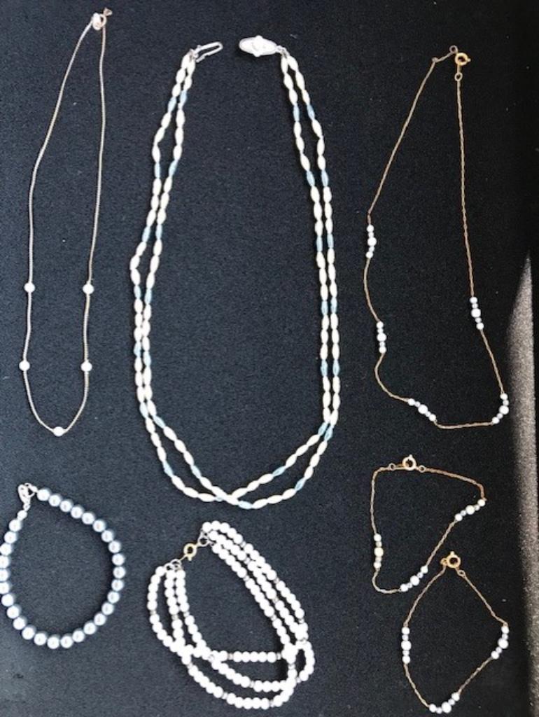 lot parelkettingen  + armbandjes, Handtassen en Accessoires, Ophalen of Verzenden, Gebruikt, Overige kleuren, Overige materialen