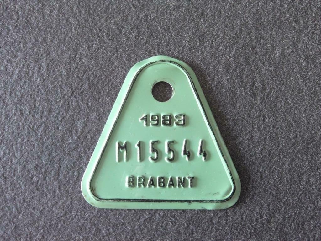 Plaque métal de vélo ou moto triangulaire de 1983 du Brabant, Ophalen of Verzenden, Gebruikt