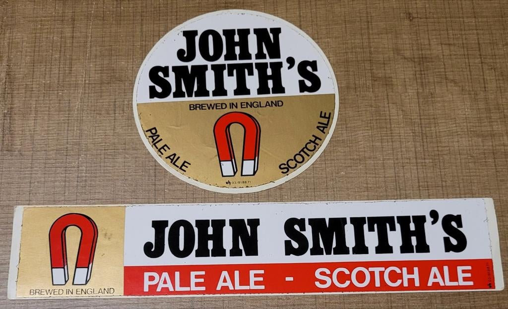 2 oude stickers: John Smith's Pale Ale - Scotch Ale, Enlèvement ou Envoi, Utilisé, Marque