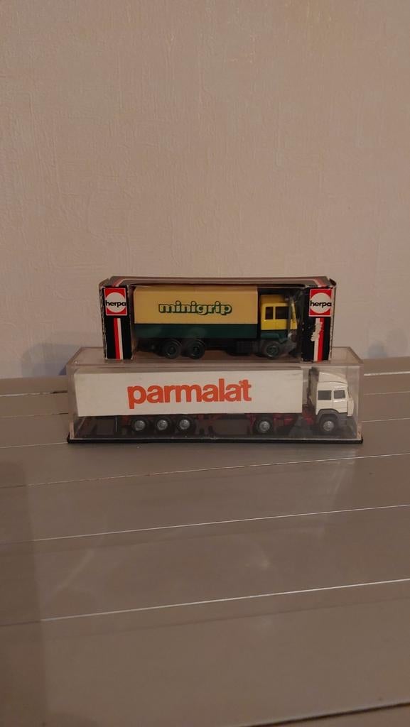 2 vrachtwagens HO in hun doos, Hobby en Vrije tijd, Ophalen of Verzenden