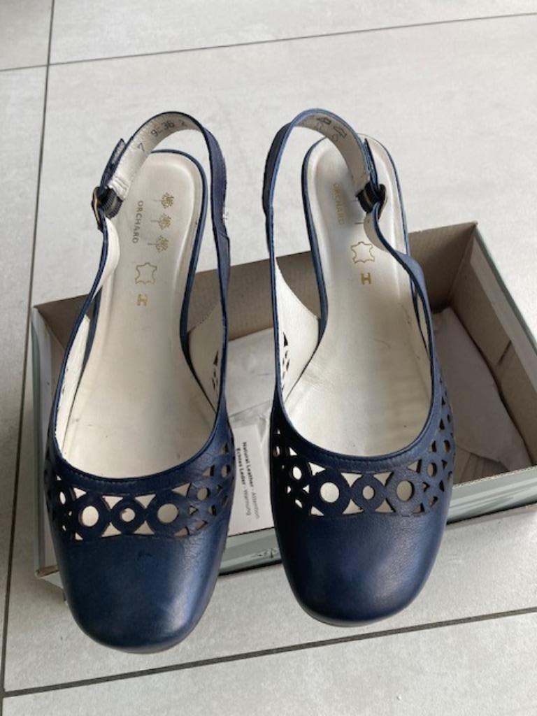 Orchard blauwe dames slingback leder maat 7 (40), Ophalen, Schoenen met lage hakken, Blauw, Zo goed als nieuw