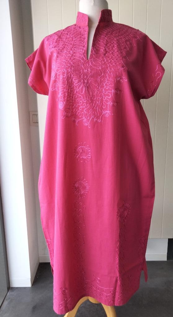Belle Djelaba  / Robe  Fuschia  Taille 46, Enlèvement ou Envoi, Comme neuf, Taille 46/48 (XL) ou plus grande, Autres couleurs