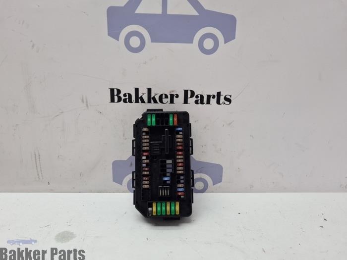 Boîte à fusibles d'un BMW 3-Serie, -, -, 3 mois de garantie, Utilisé