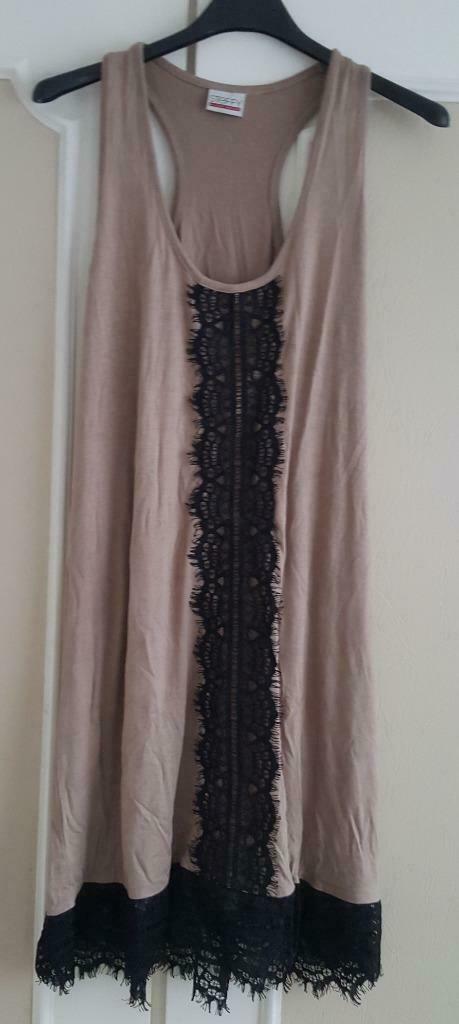 chemise de nuit neuve beige taupe dentelle noir emmanchur US, Vêtements | Femmes, Sous-vêtements & Lingerie, Beige, Enlèvement ou Envoi