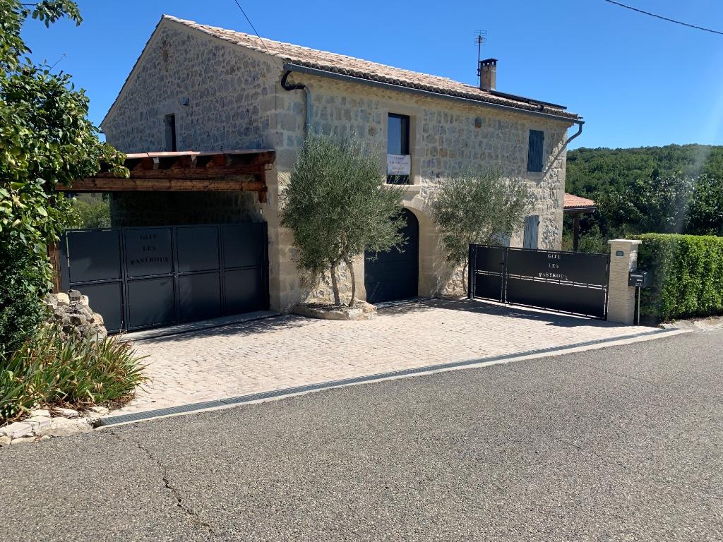 Maison de vacances isolée 12 pers PISCINE 1 douche PMR, Propriétaire, Ardèche ou Auvergne, Maison de campagne ou Villa, Campagne