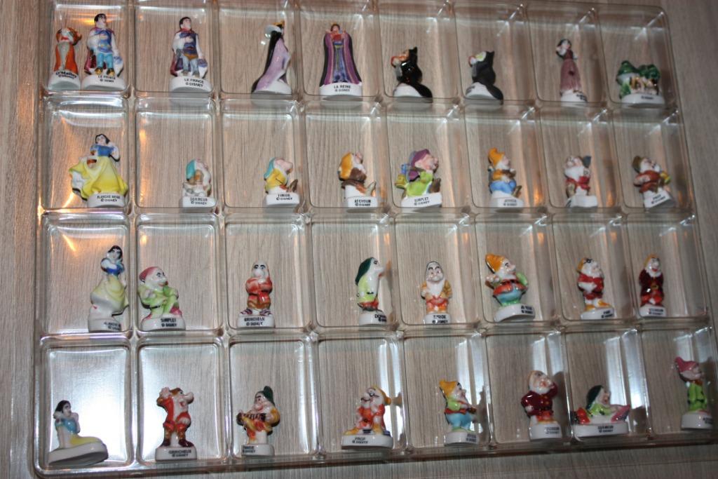 33 feve's , boontjes stenen beeldjes Disney sneeuwwitje, Collections, Disney, Comme neuf, Statue ou Figurine, Blanche-Neige ou Belle au Bois Dormant