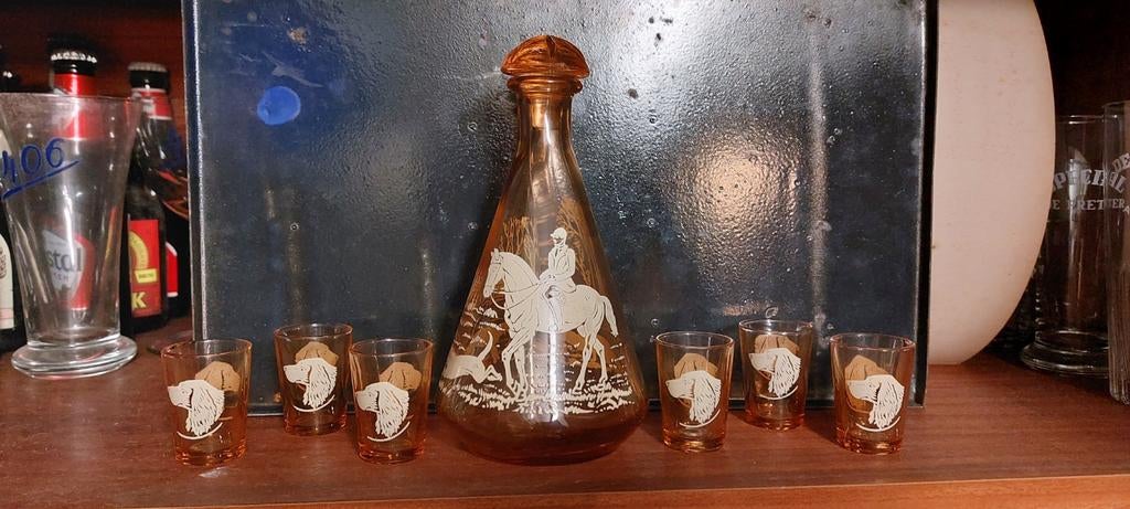 Oude likeurenfles met 6 glaasjes 't Jagerke Zonhoven, Ophalen of Verzenden, Gebruikt, Gebruiksvoorwerp