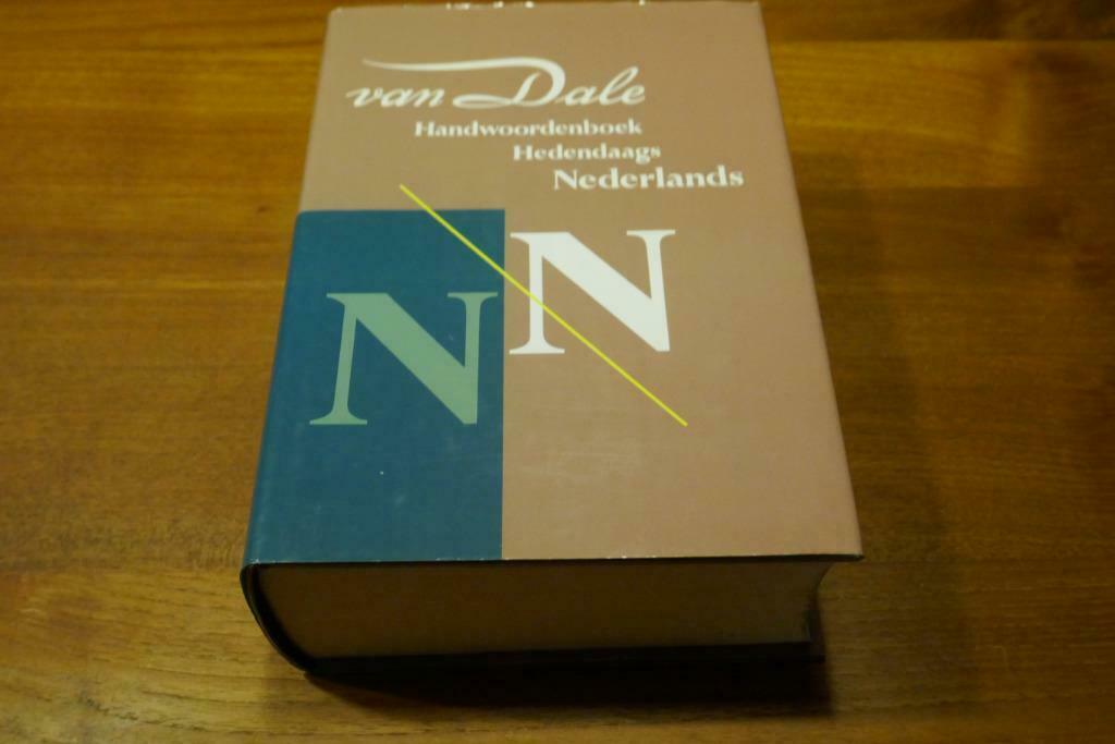 Van Dale Handwoordenboek - Hedendaags Nederlands, Nederlands, Ophalen of Verzenden, Zo goed als nieuw, Van Dale