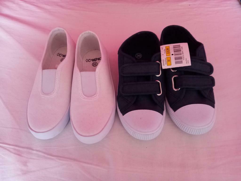 2 paar nieuwe turnpantoffels maat 30, Sports & Fitness, Gymnastique, Enlèvement ou Envoi, Neuf, Chaussons de gymnastique