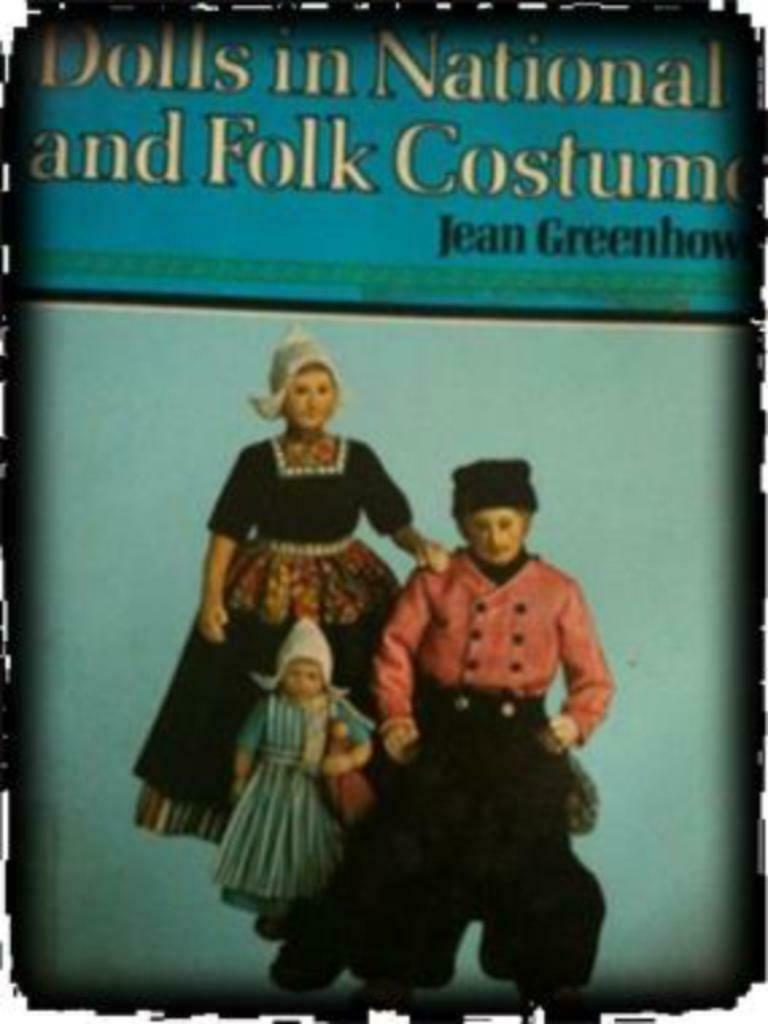 Dolls in National and folk costume, Boeken, Hobby en Vrije tijd, Gelezen, Poppen maken, Ophalen of Verzenden