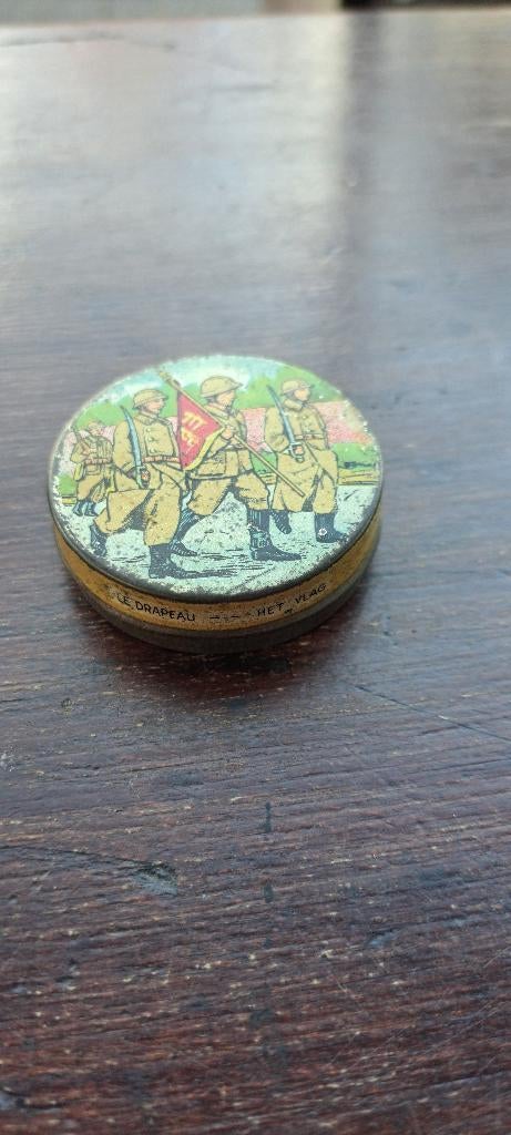 Antiek metalen doosje, Ophalen