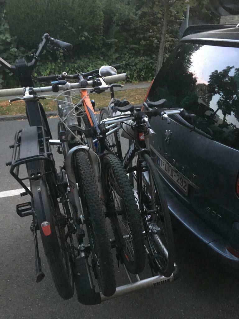 Loue porte vélo sur boule Thule pour 4 vélos, Auto diversen, Dakdragers, Ophalen