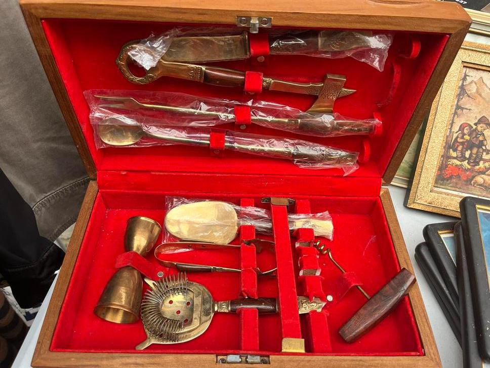 Ensemble coffret ustensiles boisson cocktail barman barmaid