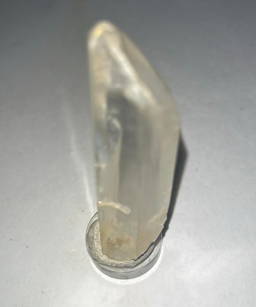 Bergkristal punt - 51gram - 83mm x 23mm - op voetje, Ophalen of Verzenden, Mineraal