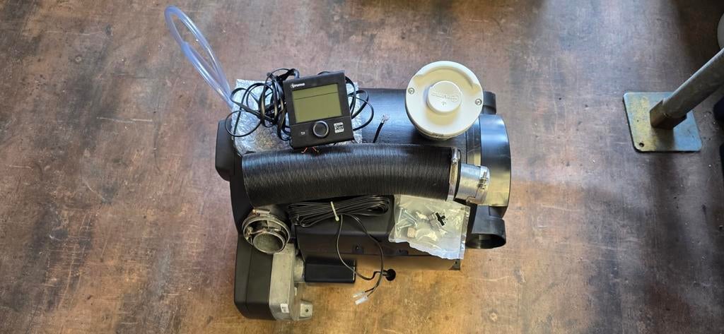 Poêle/chaudière Truma Combi 4 sur 12V-30MB. Set complet, Enlèvement