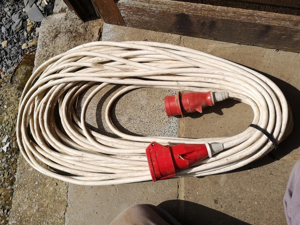 Rallonge électrique triphasé. Avec fiche mâle et femellle, Enlèvement, Utilisé