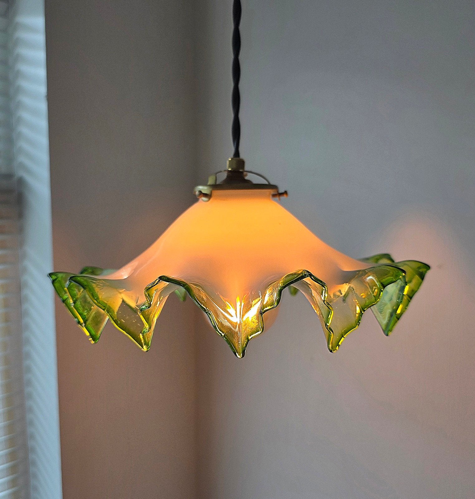 Vintage Italiaanse opaline pie crust hanglamp., Antiek en Kunst, Antiek | Verlichting, Ophalen of Verzenden