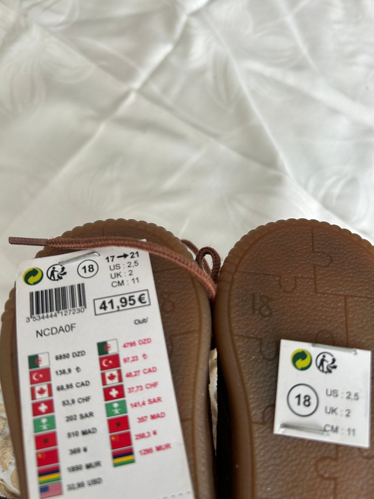 Chaussures Bébé EN CUIR (Neuves ) - Taille 18, Enfants & Bébés, Enlèvement ou Envoi, Neuf